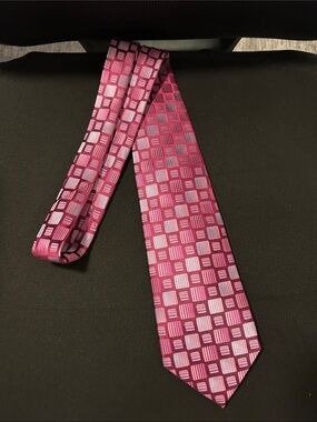 Alfani Geometric Silk Tie in Pink Like New